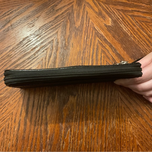 Attractive Classic Coach Silver Hoop & Hardware Zipper Wristlet Wallet! - Picture 7 of 16